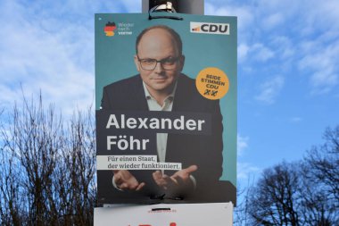 Heidelberg, Almanya - 25 Ocak 2025: Federal parlamento seçimlerinin afişi 'Bundestagswahl' 2025 Hristiyan demokrat siyasi parti CDU reklamlarıyla