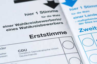 Almanya - Şubat 2025: 'Bundestagswahl' adlı Almanya federal parlamentosu seçimleri için 'Erststimme' (ilk oy) metninin kapatılması