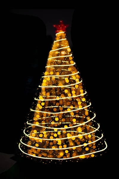 Wazig Gele Kerstboom Lichten Met Deeltjes Cirkels Zwarte Geïsoleerde Achtergrond — Stockfoto