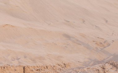 Radar, hava trafik kontrolü için kubbe kompleksi (izleme radarı). Yeryüzü hoparlörleri ve telefonları organize etmenin yanı sıra insanlar ve yer cisimleriyle radyo iletişimini kontrol etmek için. Teknolojileri yeniden başlat