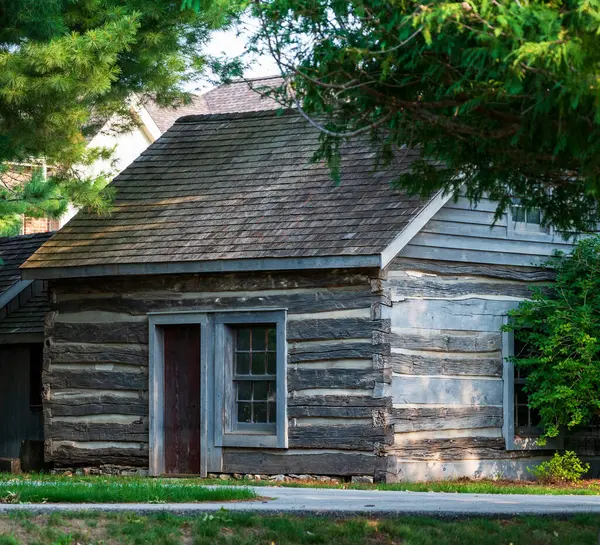 Güneydoğu Minnesota, Rochester, Minnesota 'daki Tarihi Kütük Kulübesi