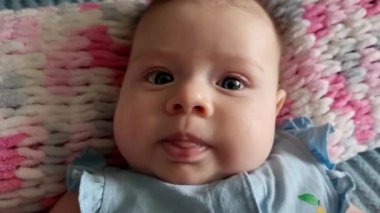 Sevimli küçük erkek bebek