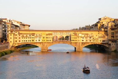 Ponte vecchio Nehri ile gün batımında arno, Floransa, İtalya