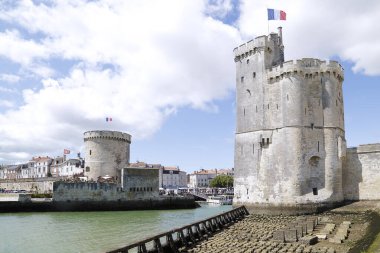 La Rochelle limanında iki ortaçağ kulesi, Fransa
