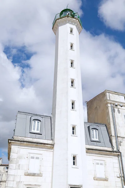 法国拉罗谢尔的白色高层灯塔景观 — 图库照片