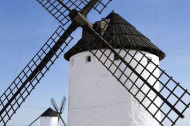 Campo de Criptana, İspanya 'da iki yel değirmeni