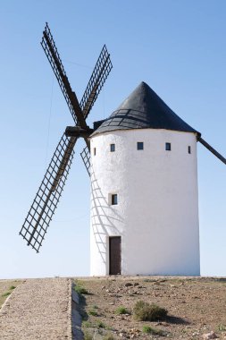 Geleneksel yel değirmeni Alcazar de San Juan, Castilla La Mancha, İspanya
