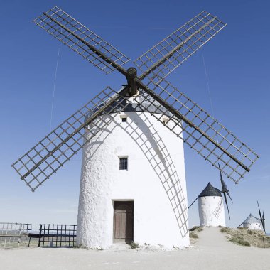 Geleneksel yel değirmenleri Alcazar de San Juan, Castilla La Mancha, İspanya