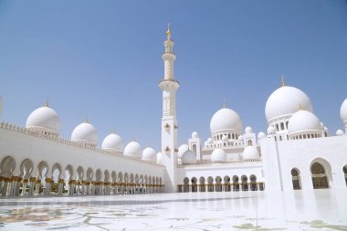 Abu Dabi, Birleşik Arap Emirlikleri - 7 Eylül 2023: Şeyh Zayed Büyük Camii