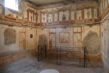 Pompeii, Campania, İtalya 'daki Roma villasında görkemli dekore edilmiş bir oda.,