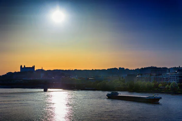 Захід Сонця Братиславі Силует Міста Замок Словаччина — стокове фото