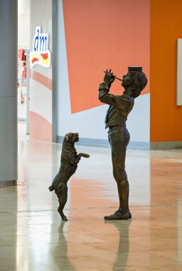 Zac and Maggie sculpture by Colin Spofforth at Eurovea, Bratislava, Slovakia.