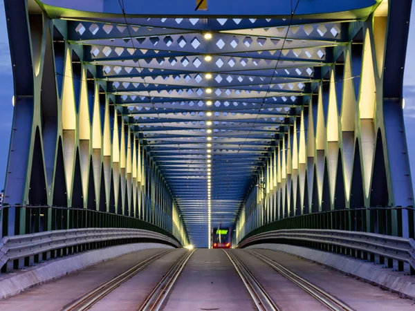 斯洛伐克布拉迪斯拉发多瑙河上的新桥 — 图库照片