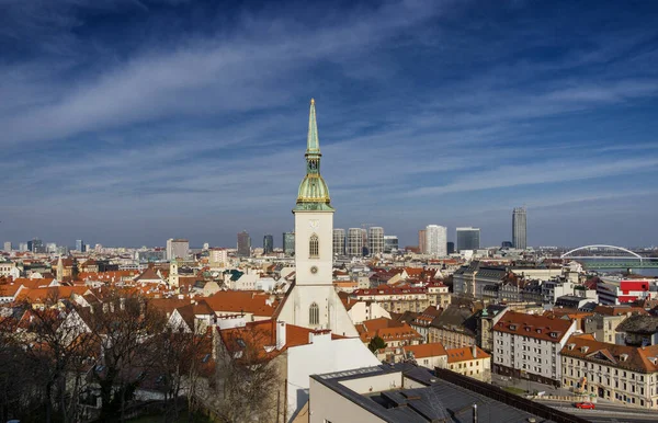 Bratislava Panorama Catedral Gótica San Martín Nivy Tower Eurovea Tower — Foto de Stock