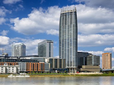 Bratislava 'daki Eurovea Kulesi, alışveriş merkezi, Slovakya.
