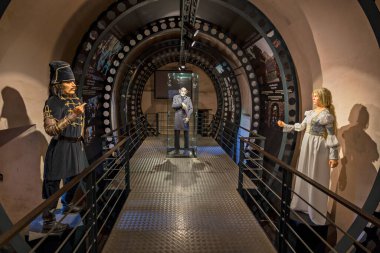 Oravsky Podzamok 'taki Orava Kalesi' nin içi, mankenler, peri masallarındaki karakterler, Slovakya.