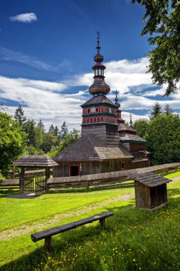 Bardejov 'daki Skanzen, Tahta Yunan Katolik artiküler kilisesi, Mikulasova' dan ahşap kilise, Slovakya 'daki Slovakya köyü müzesi.