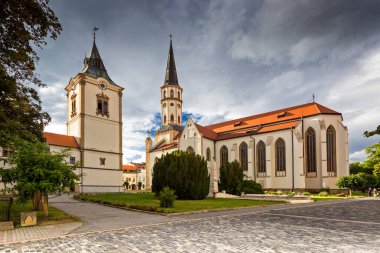 Levoca 'daki Tarihi Meydan, St. James' teki Gotik Baziliya, Rönesans Belediye Binası, freskler, UNESCO, Slovakya.
