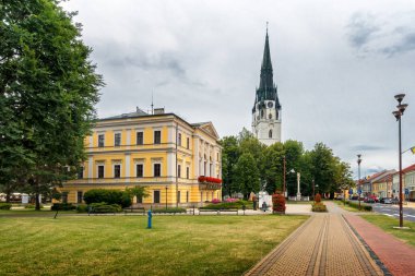 Bakire Meryem Varsayımı Kilisesi, Roma Katolik Gotik Kilisesi, belediye binası, Spisska Nova Ves, Slovakya.