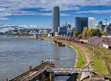 Mallar Bratislava, Eurovea Tower, castle, Apollo bridge, Slovakya 'daki kış limanında naklediliyor..