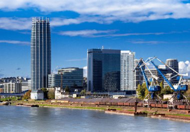 Mallar Bratislava Kış Limanı, Eurovea Kulesi, Slovakya.