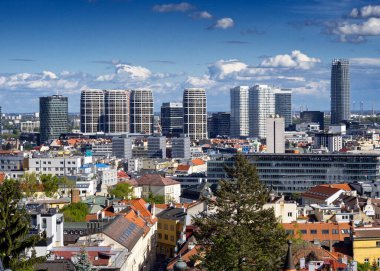 Bratislava manzarası, eski ve yeni inşaat, Slovakya.