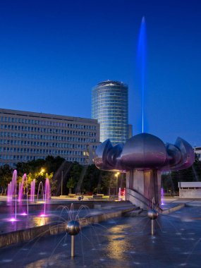 Druzba Çeşmesi, Bratislava Ulusal Bankası, Özgürlük Meydanı, Slovakya.