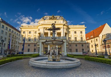 Bratislava 'daki Slovakya Ulusal Tiyatrosu, Ganymede Çeşmesi, Slovakya.