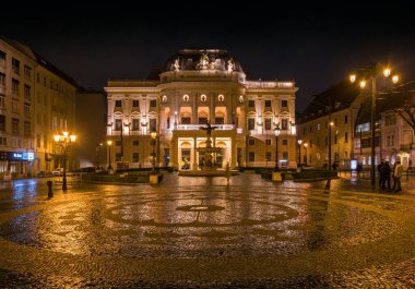 Bratislava 'daki Slovakya Ulusal Tiyatrosu; Slovakya.