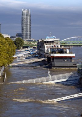 Bratislava 'da 2024 yılında Tuna Nehri' ni sel bastı, Slovakya.