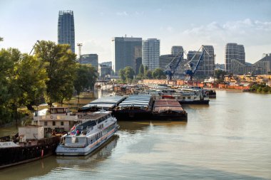 Bratislava Kış Limanı, Mal Çevirmeni, Niva Şehir Bölgesi, Eurovea Kulesi, Slovakya.