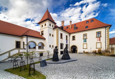 Bratislava yakınlarındaki Svaty Jur 'daki Palffy Sarayı, Katarina Palffy ve Stefan Ileshazy, Slovakya.