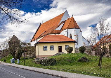 St. George Kilisesi, Bratislava yakınlarındaki Svaty Jur 'daki Roma Katolik Kilisesi, Slovakya, mimarlık, tarih, Svaty Jur, Gotik Tarz, Gotik, Aziz Juraj, Kilise
