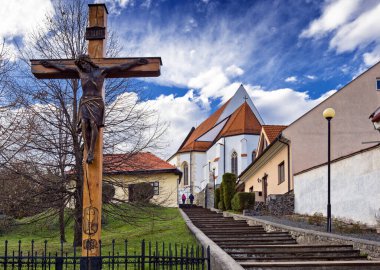 St. George Kilisesi, Bratislava yakınlarındaki Svaty Jur 'daki Roma Katolik Kilisesi, Slovakya, mimarlık, tarih, Svaty Jur, Gotik Tarz, Gotik, Aziz Juraj, Kilise