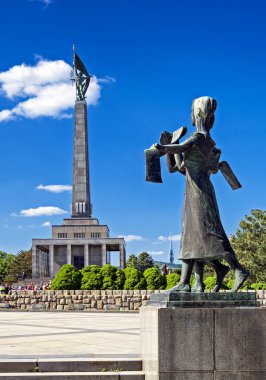 Bratislava 'daki Savaş Kölesi, mezarlık, savaşın sona ermesinin 80. yıldönümü, Slovakya.