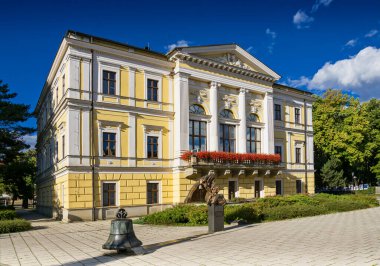 Spisska Nova Ves Belediye Binası, tarihi bina, Slovakya.