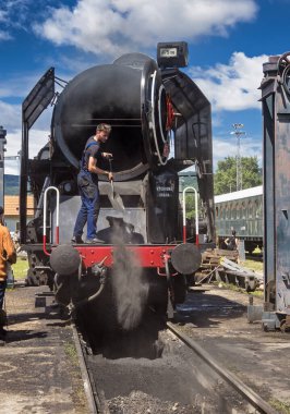 Kazanı temizlemek, lokomotif deposu, lokomotifler, Bratislava 'da Rendez, buhar lokomotifi, Slovakya