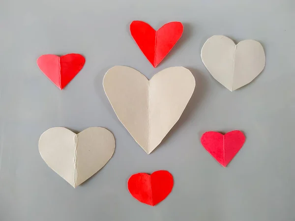 Красно Белые Бумажные Сердца Белом Фоне День Святого Валентина Фон — стоковое фото