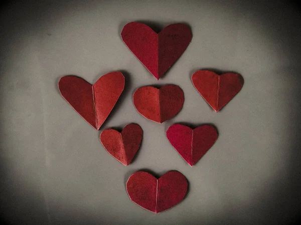 Красные Сердца Сером Фоне День Святого Валентина Toned — стоковое фото