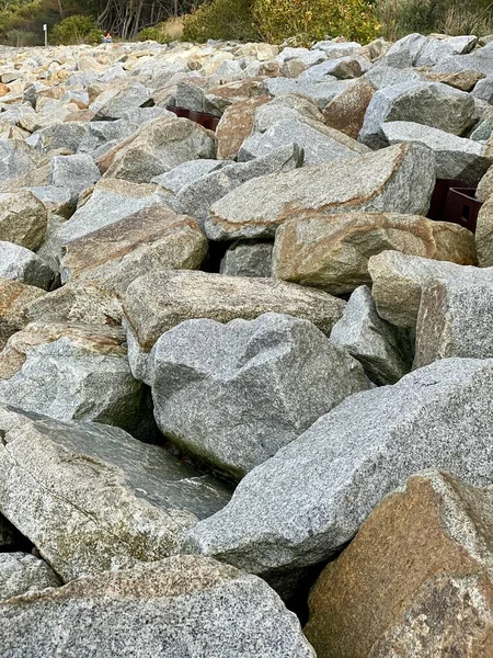 Ondas Colidindo Pedras Dispostas Como Proteção Costeira Pelo Mar — Fotografia de Stock