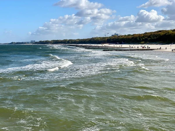 Waves Crashing Wide Sandy Beach Sunny Day Sea — Stock Photo, Image