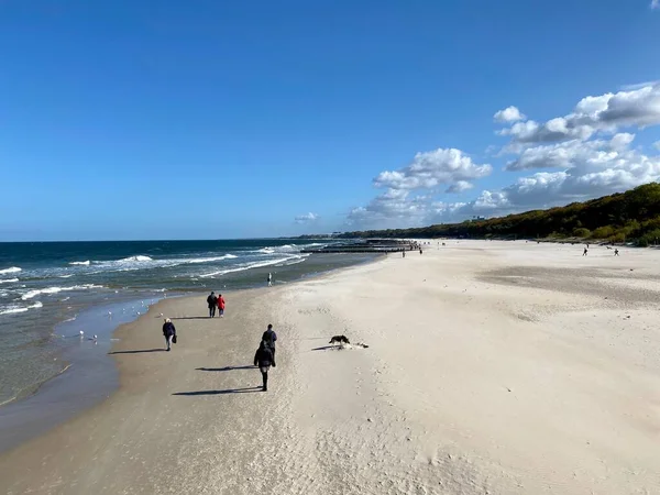 Waves Crashing Wide Sandy Beach Sunny Day Sea — Stock Photo, Image