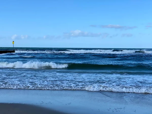 Große Schäumende Wellen Krachen Die Ostseeküste — Stockfoto