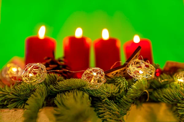 Kaarsen Branden Voor Mas Een Adventskrans Met Een Neutrale Groene — Stockfoto