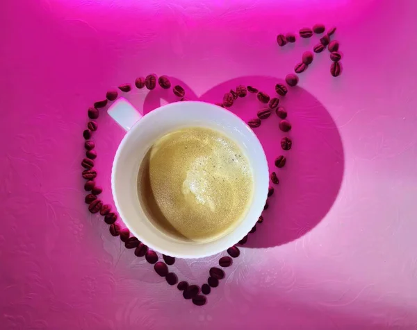 Sevginin Sıcaklığını Kahve Eşliğinde Haykırarak - Stok İmaj