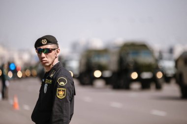 Astana, Kazakistan 'da askeri zafer geçidi