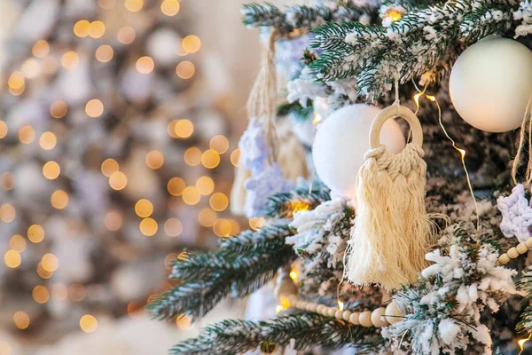 Ελαφρύ Φόντο Χριστουγεννιάτικο Δέντρο Επιλεκτική Εστίαση Διακοπές — Φωτογραφία Αρχείου