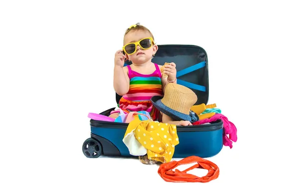 Bebé Está Sentado Una Maleta Preparándose Para Viaje Enfoque Selectivo — Foto de Stock