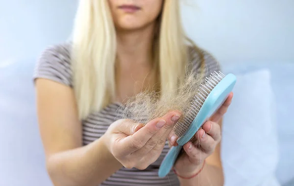 Волосы Женщины Выпадают Выборочный Фокус Люди — стоковое фото