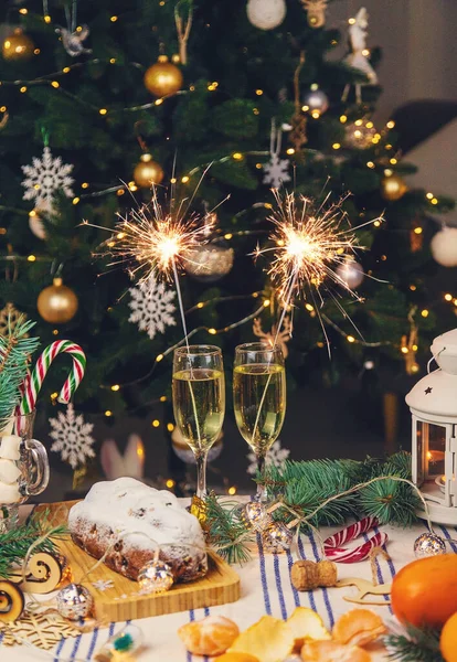 Шампанське Різдвяному Столі Вибірковий Фокус Відпочинок — стокове фото